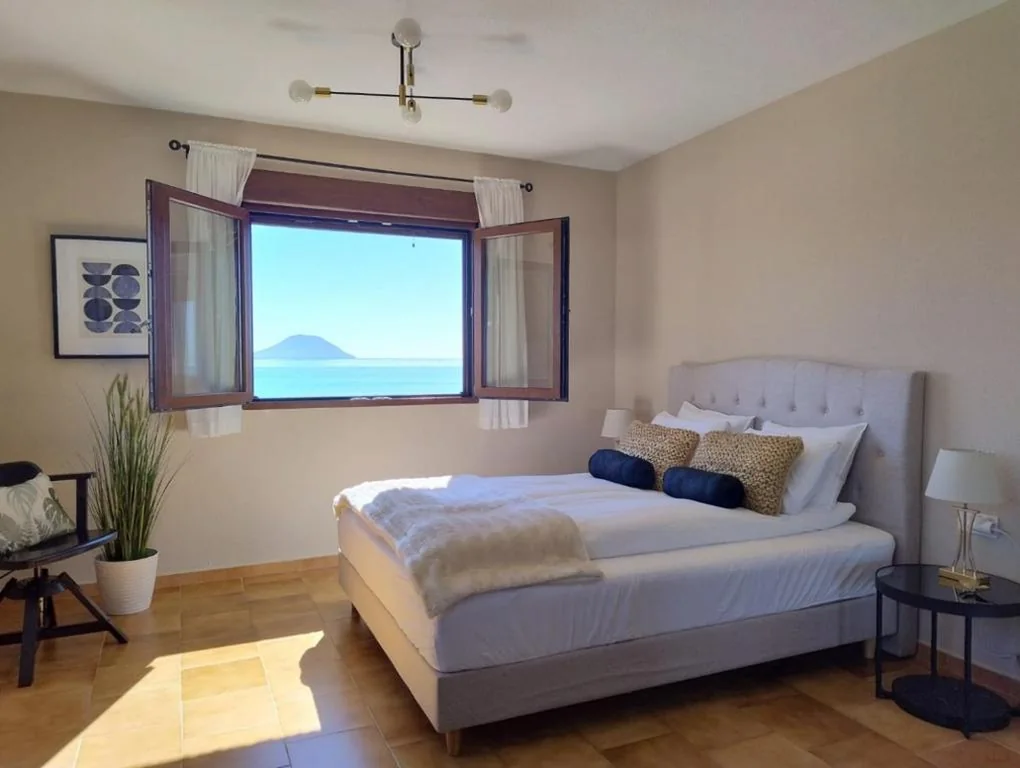 Suite Superior con vistas al mar — Boutique Beach House, Colina del Emperador