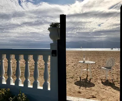 Boutique home the beach — photo 10