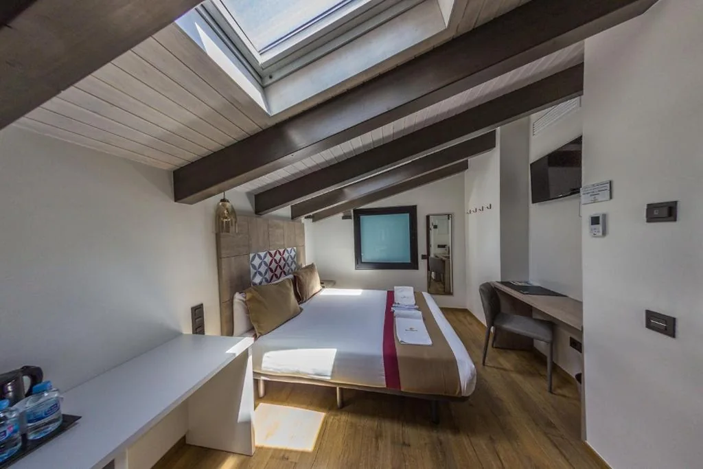 Deluxe Room (1 or 2 Adults) — Boutique Hostemplo Sagrada Familia