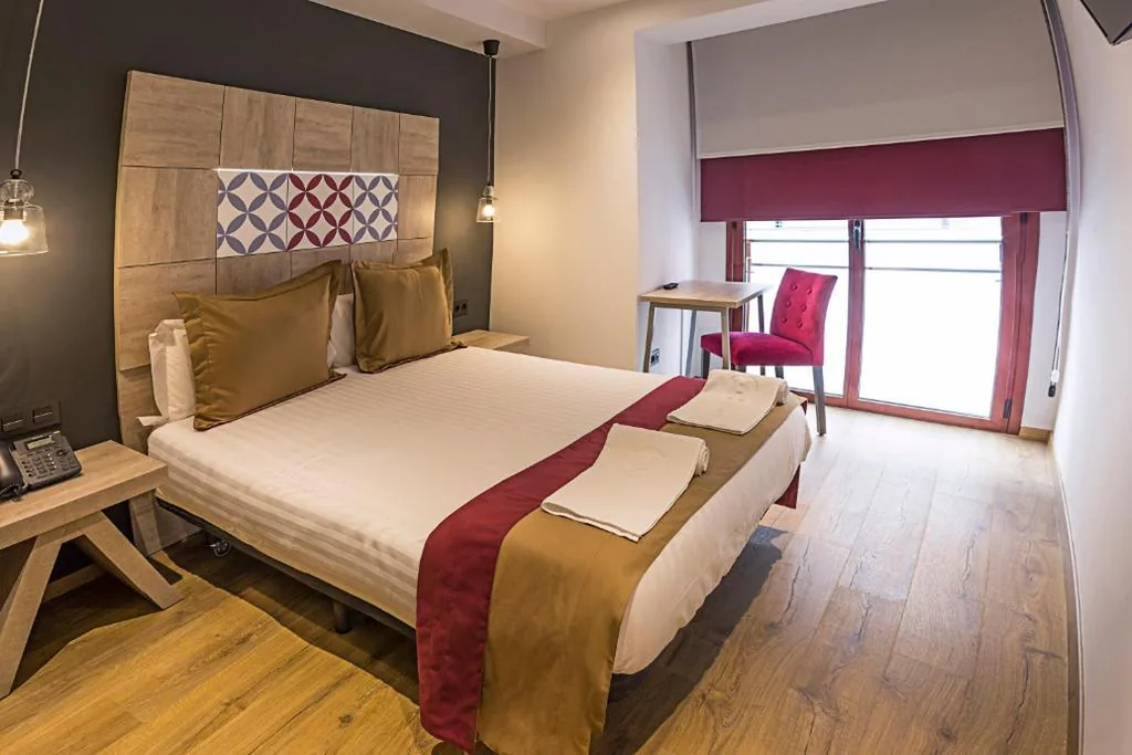 Standard Double Room — Boutique Hostemplo Sagrada Familia