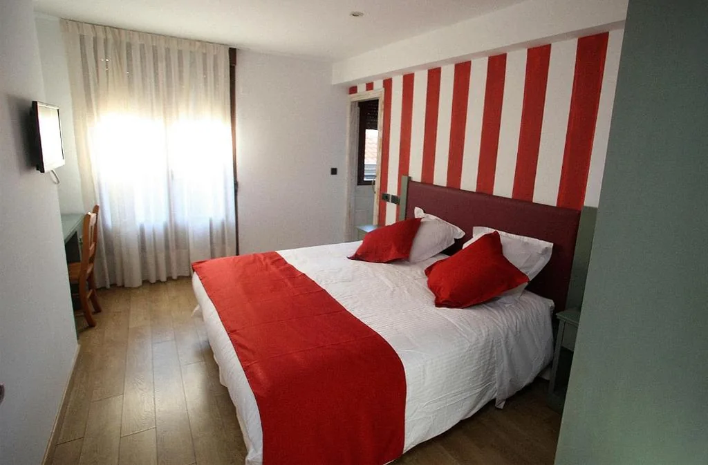 Doppelzimmer mit Balkon – 1 oder 2 Betten — Boutique Hotel Castilla
