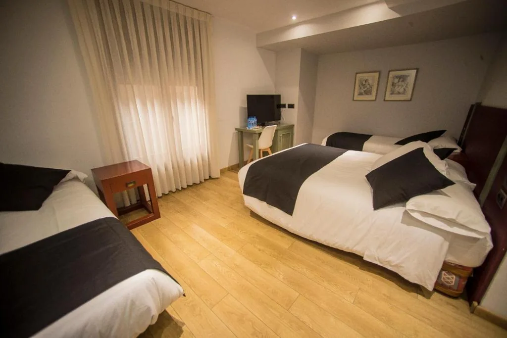 Familienzimmer mit Balkon — Boutique Hotel Castilla