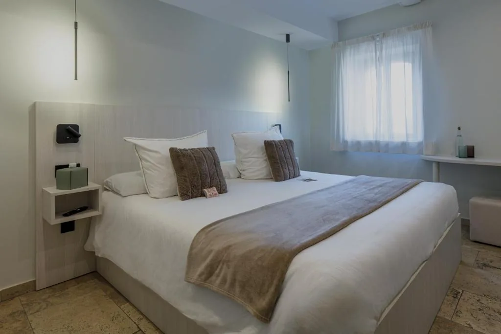Chambre double avec petit-déjeuner inclus - occupation individuelle — Boutique Hotel Comtal Empuries