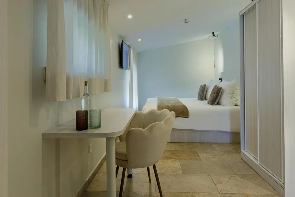 Chambre double supérieure avec petit-déjeuner inclus - occupation individuelle — Boutique Hotel Comtal Empuries