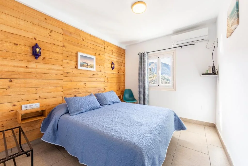 Tweepersoonskamer met uitzicht op de bergen — Boutique Hotel El Olivar