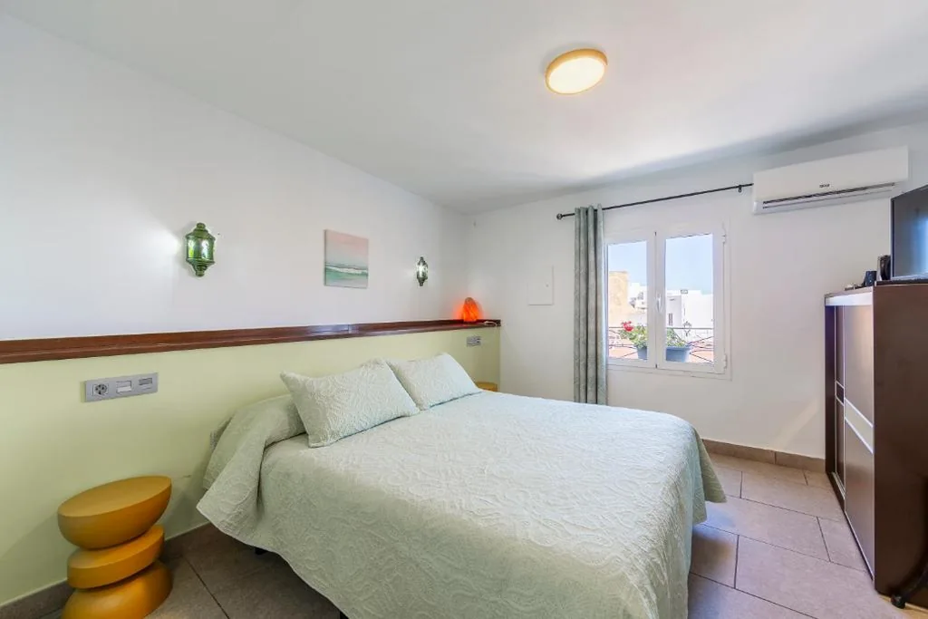 Tweepersoonskamer met uitzicht op het oude centrum — Boutique Hotel El Olivar