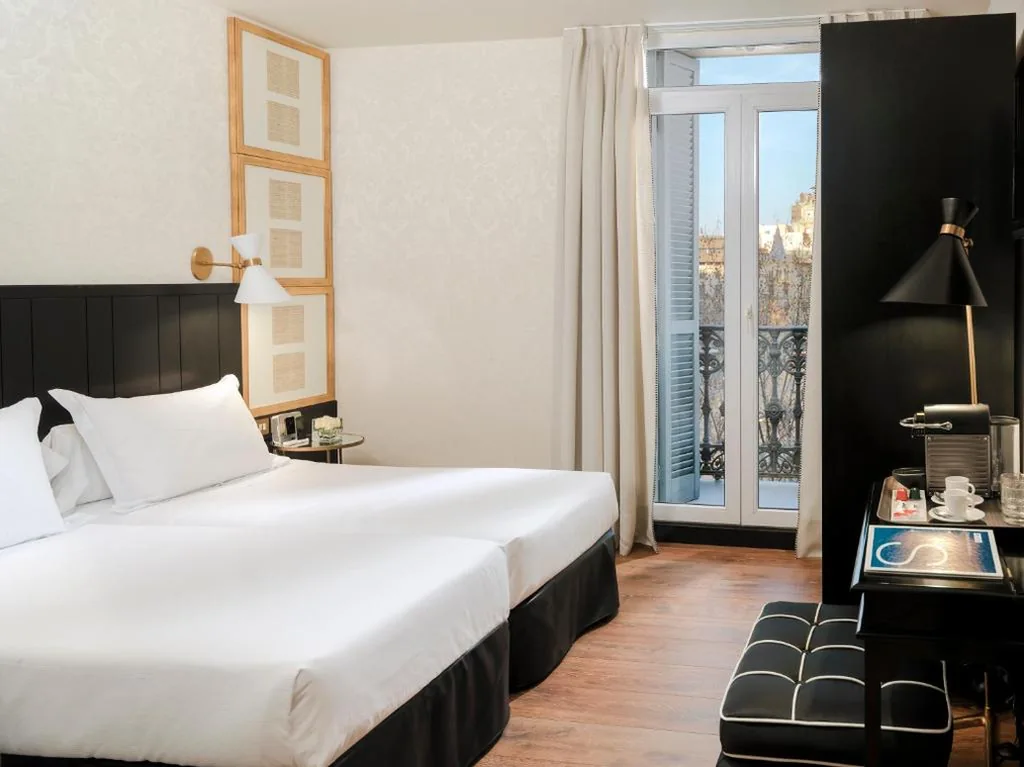 Camera doppia Deluxe con vista su Plaça de Catalunya - 1 o 2 letti — Boutique Hotel H10 Catalunya Plaza