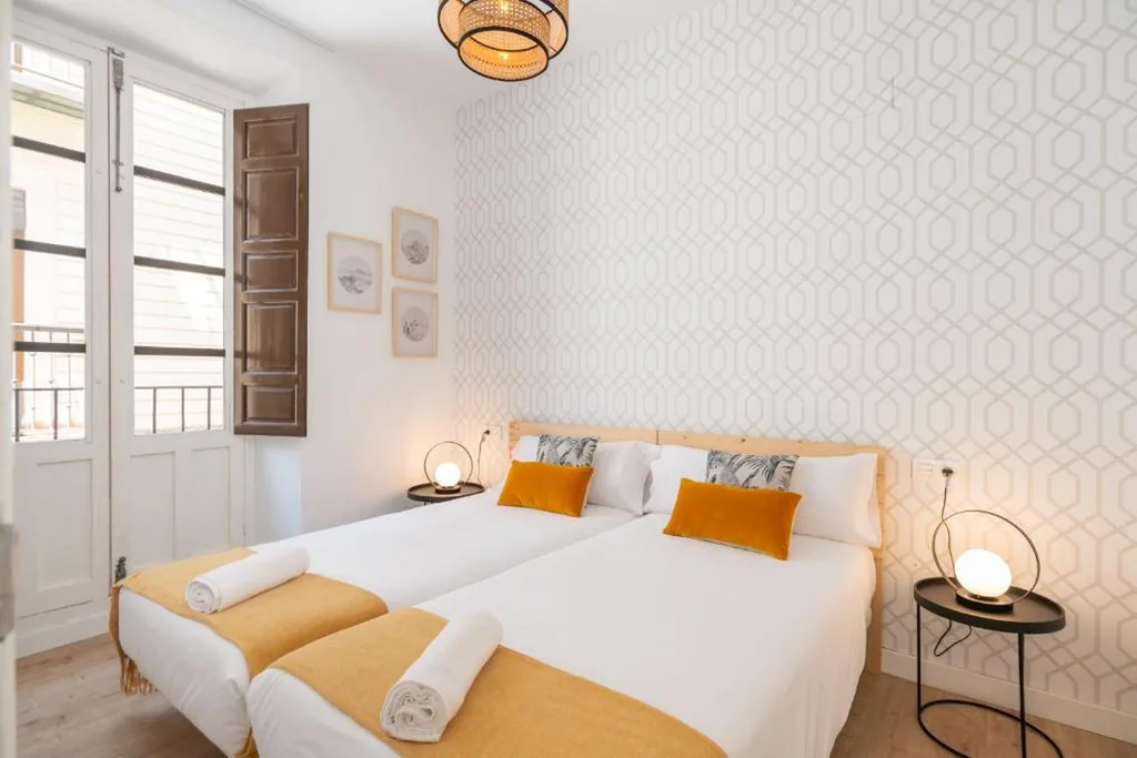 Apartamento com Dois Quartos no "Luna Suites Palacio Dorita Apartments" — Boutique Hotel Luna Granada Centro