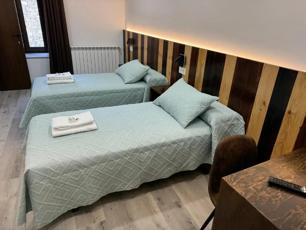 デラックスダブルルーム — Boutique Vila de Triacastela