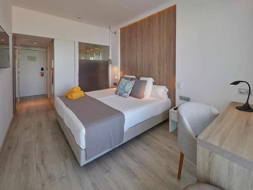 Quarto Duplo com Vista para a Rua — BQ Aguamarina Boutique Hotel