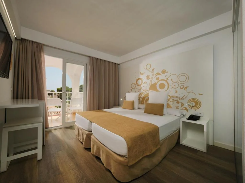 Standard-Doppelzimmer mit Balkon - 1 oder 2 Betten — BQ Cala Ratjada