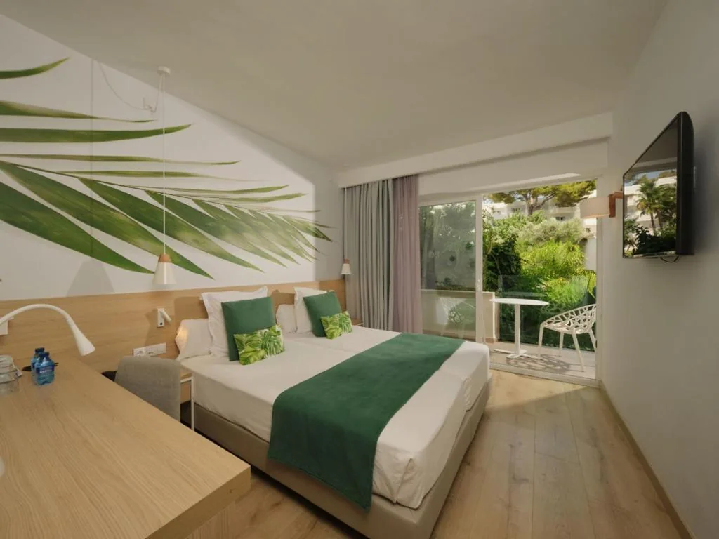 Chambre double avec vue sur la piscine - 1 ou 2 lits — BQ Paguera Boutique Hotel - Adults Only