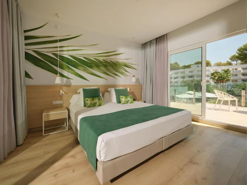 Suite Junior avec vue sur la piscine — BQ Paguera Boutique Hotel - Adults Only