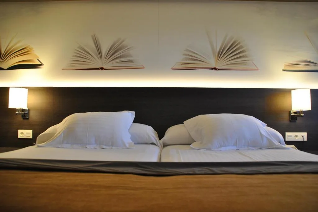 Tweepersoonskamer (1 volwassene) met 2 Bedden — Brea's Hotel