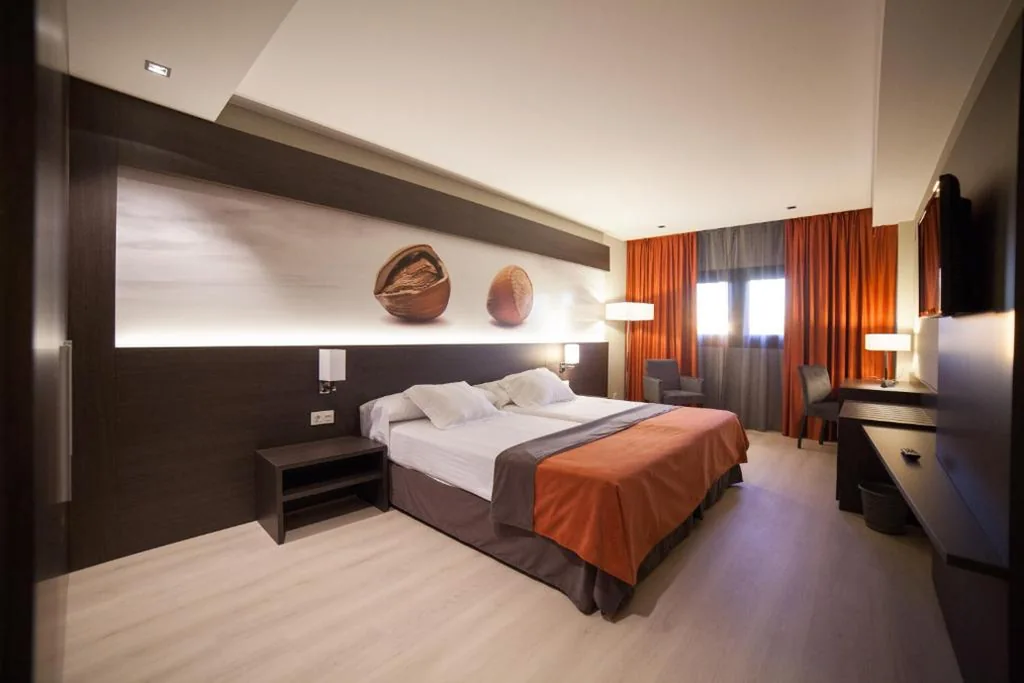 Tweepersoonskamer met 2 Bedden — Brea's Hotel