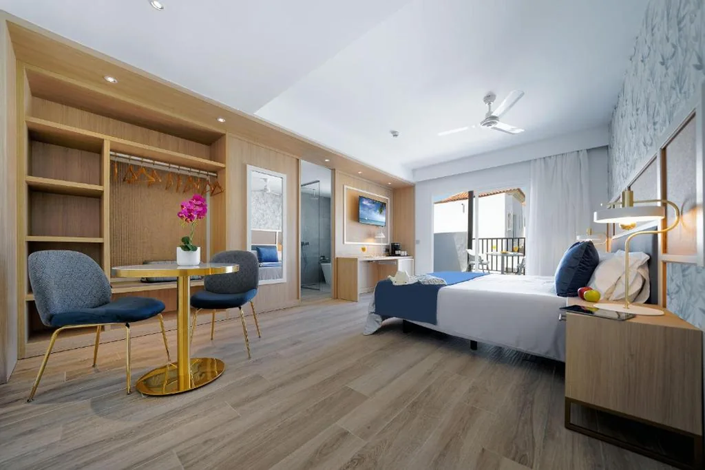 Habitación Doble con balcón — Broncemar Beach Suites