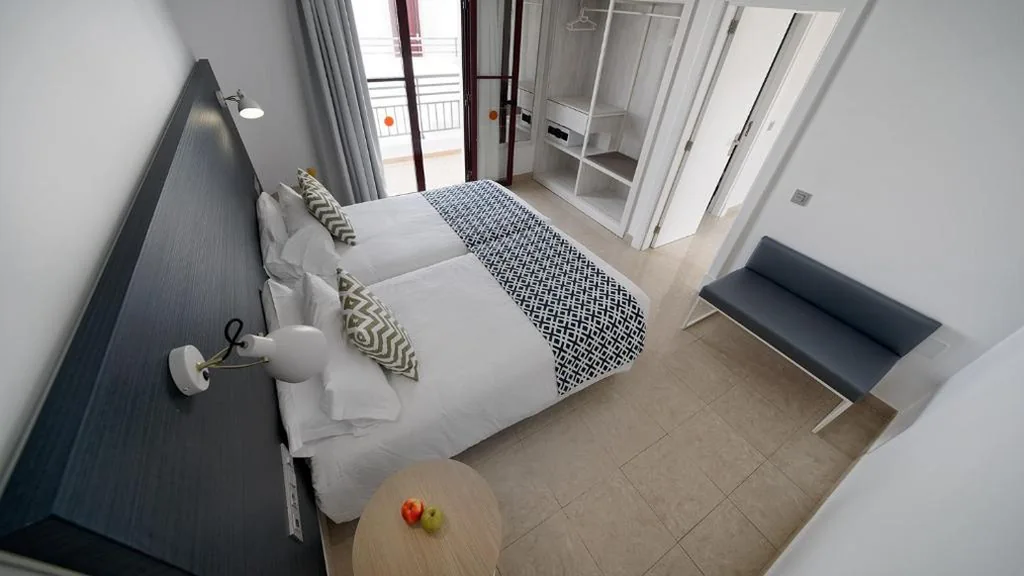 Habitación Doble con balcón — Broncemar Beach Suites