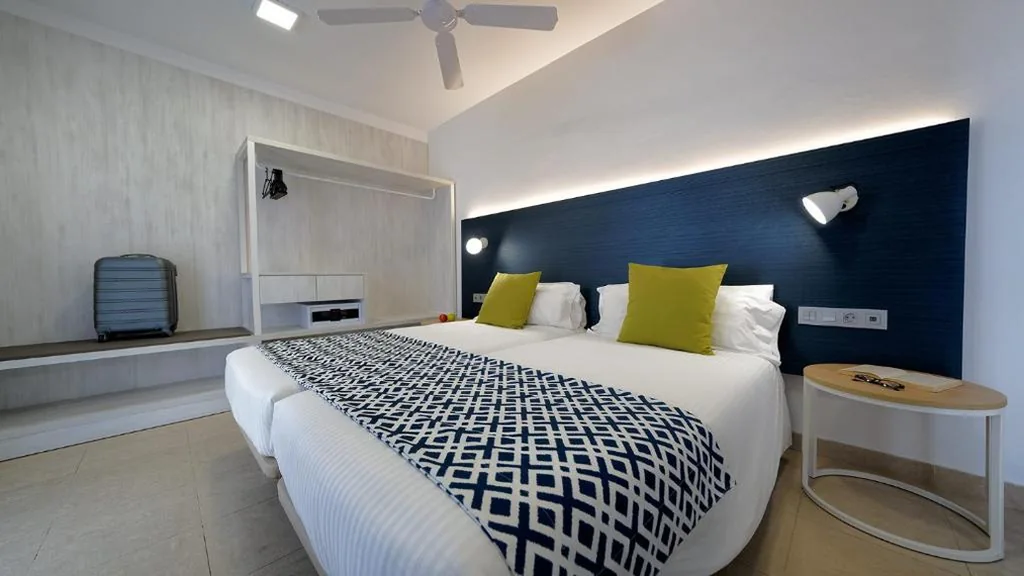 Habitación Familiar — Broncemar Beach Suites