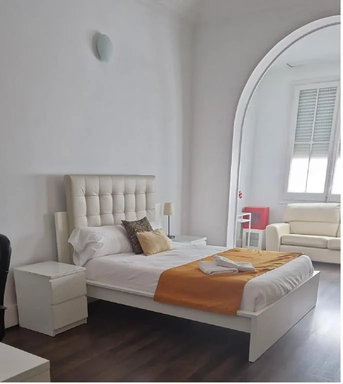 Suite mit 2 Schlafzimmern — BruStar Gotic-Centric