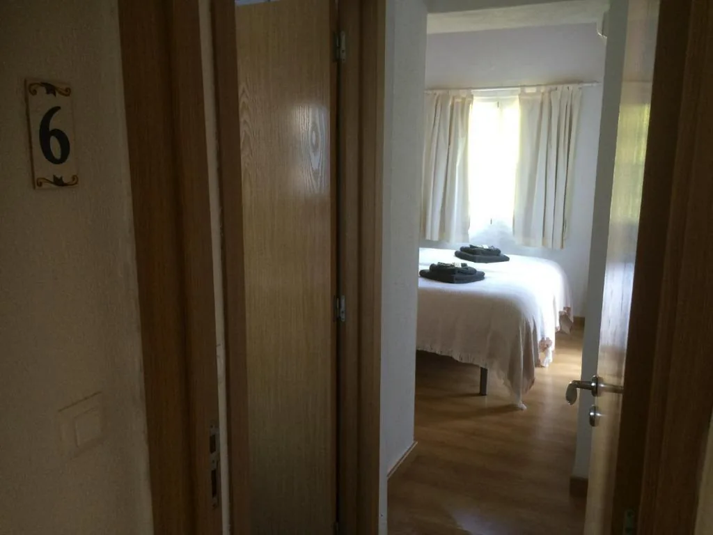 Doppelzimmer mit Bad – 2 Betten — Buena Idea - Adults Only