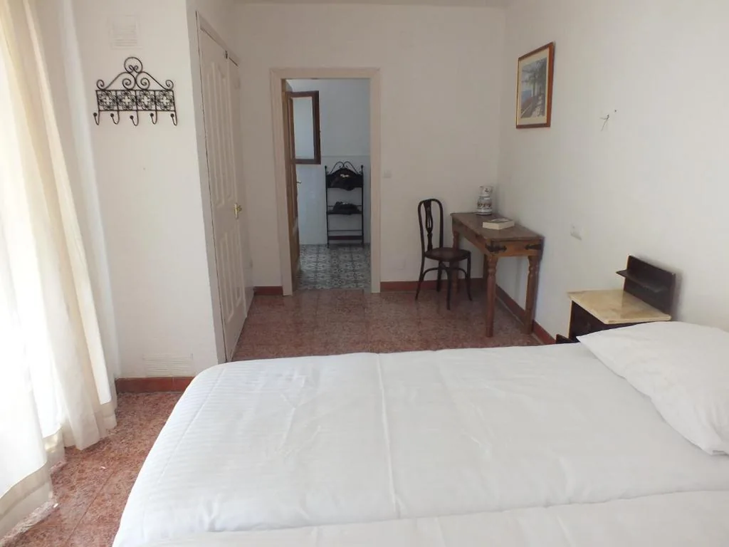 Doppelzimmer mit Bad – 2 Betten — Buena Idea - Adults Only