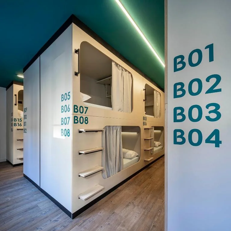 Letto a castello in dormitorio misto — Bulezen Urban Hostel