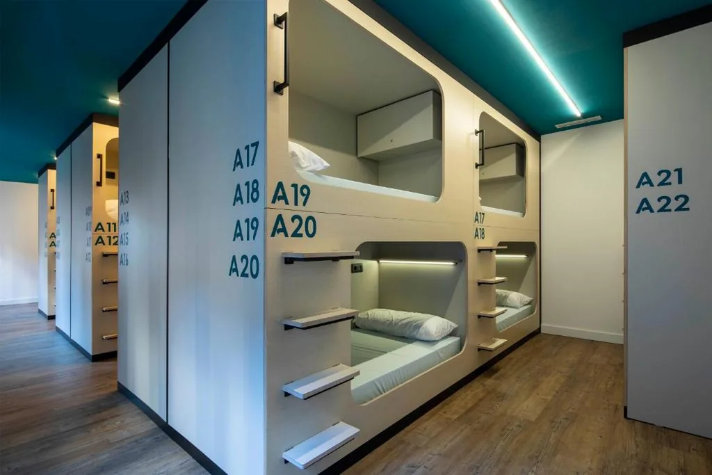 Letto a castello in dormitorio misto — Bulezen Urban Hostel