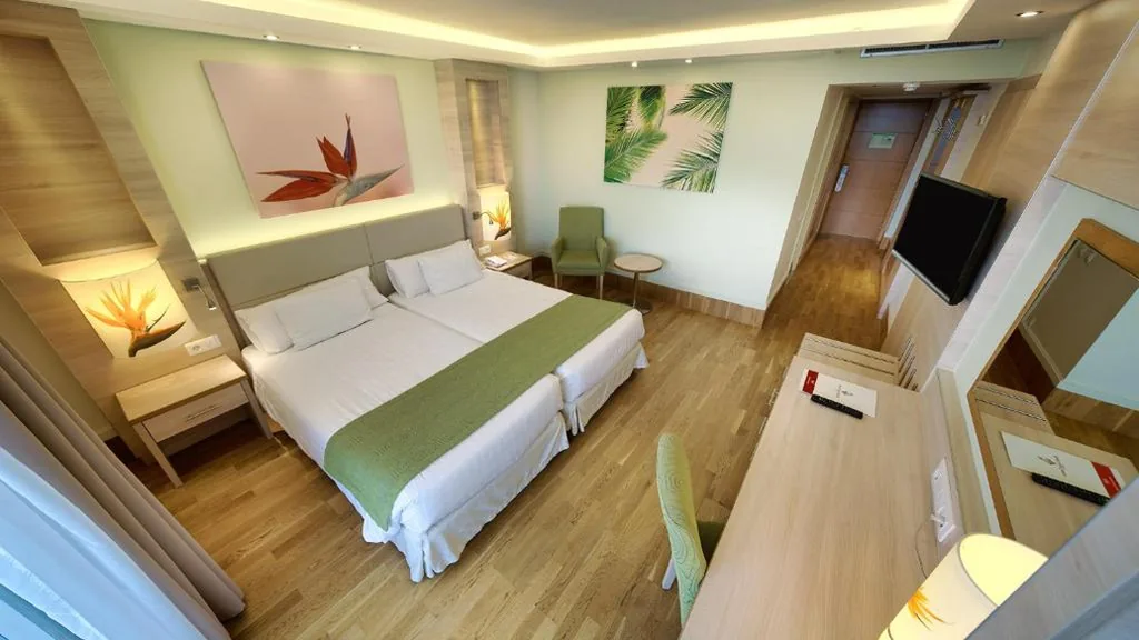 Habitación Doble con vistas laterales al mar - 2 camas — Bull Costa Canaria & Spa - Only Adults