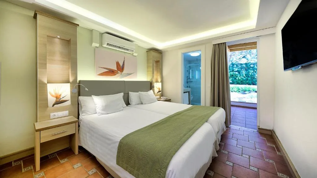 Suite con vistas a la piscina — Bull Costa Canaria & Spa - Only Adults
