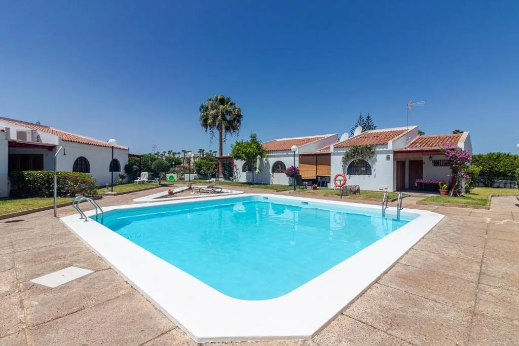 Bungalow con 3 camere da letto — Bungalow Calma Masase