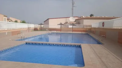 Bungalow moderno luminoso terraza solarium patio - PISCINA COMUNITARIA — foto 11