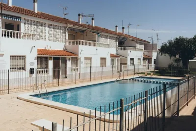 Bungalow with a pool and a terrace — foto 4