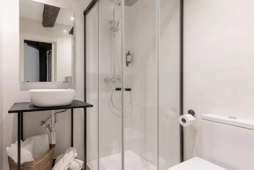 Camera doppia con bagno privato — Burruzkale Etxea
