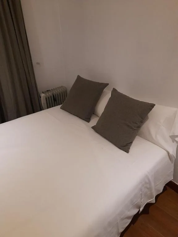 Habitación Doble con baño compartido — BV Rooms