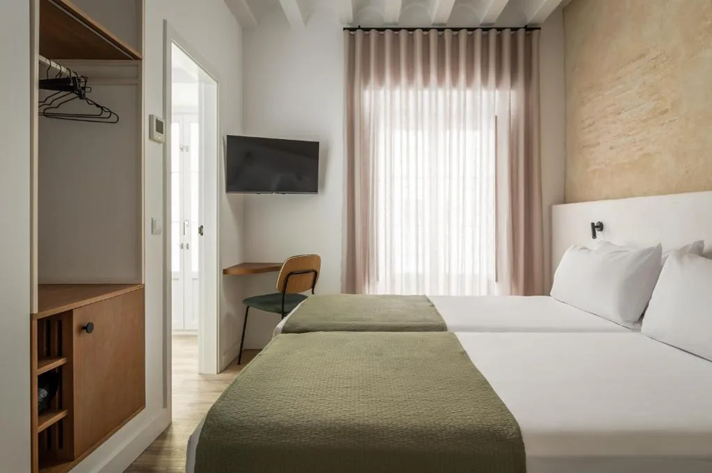Habitación Doble Superior — BYPILLOW Casa Gades