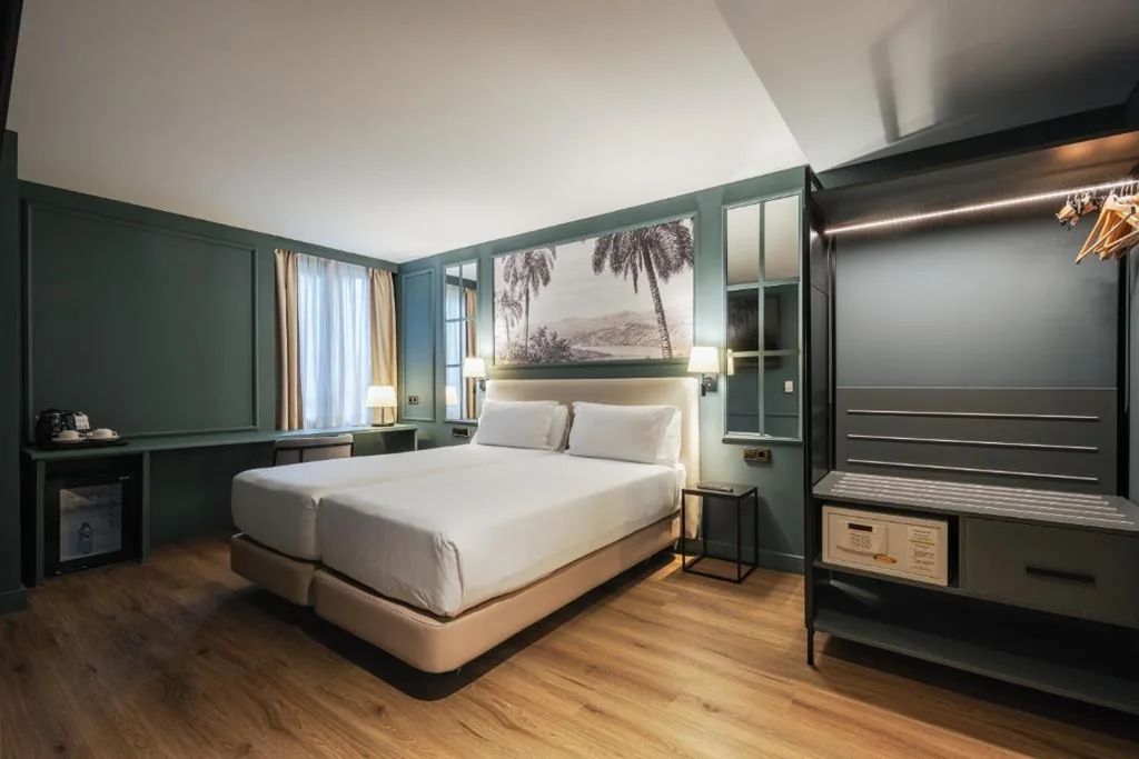 Deluxe-Doppelzimmer – 1 oder 2 Betten — BYPILLOW Castellana