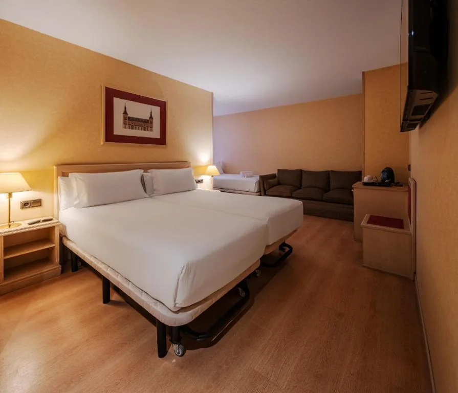 Familienzimmer — BYPILLOW Castellana