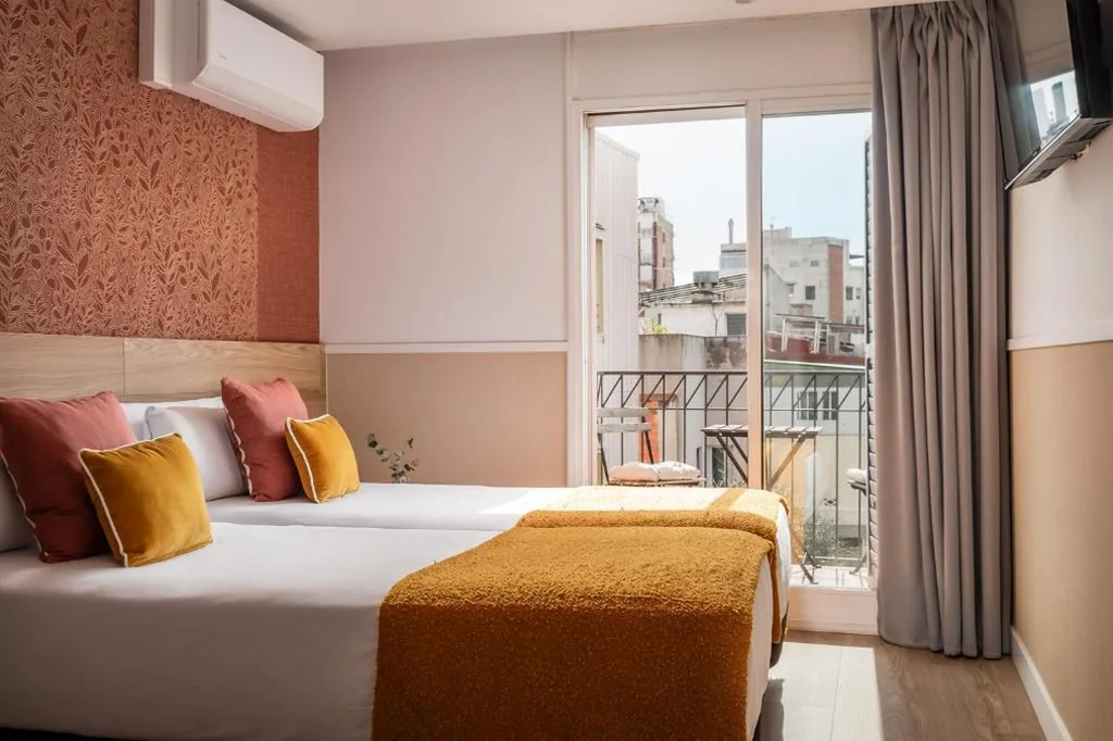 Camera Doppia con balcone - 2 letti — BYPILLOW House