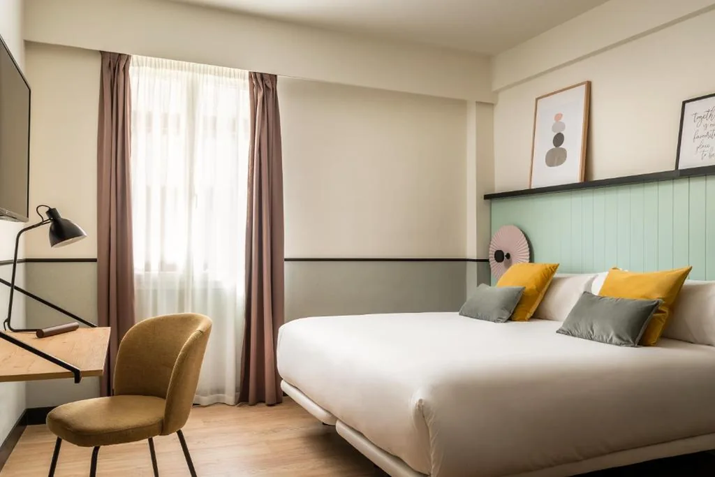 Quarto Duplo — BYPILLOW Irala