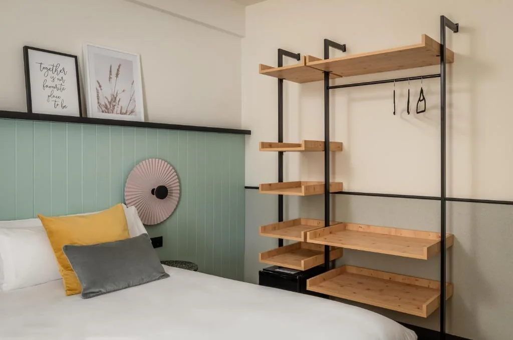Quarto Individual — BYPILLOW Irala