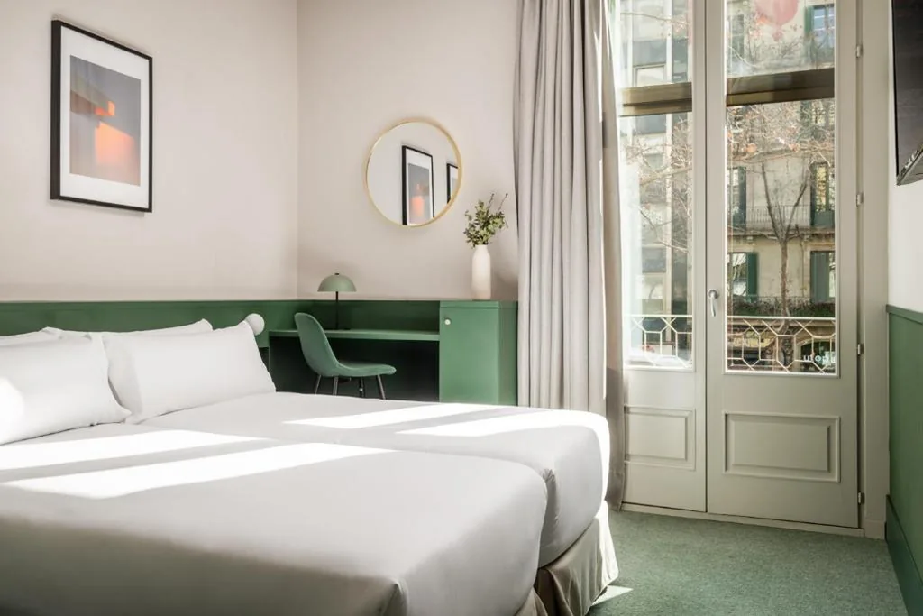 Zimmer mit Stadtblick – 2 Betten — BYPILLOW Mothern