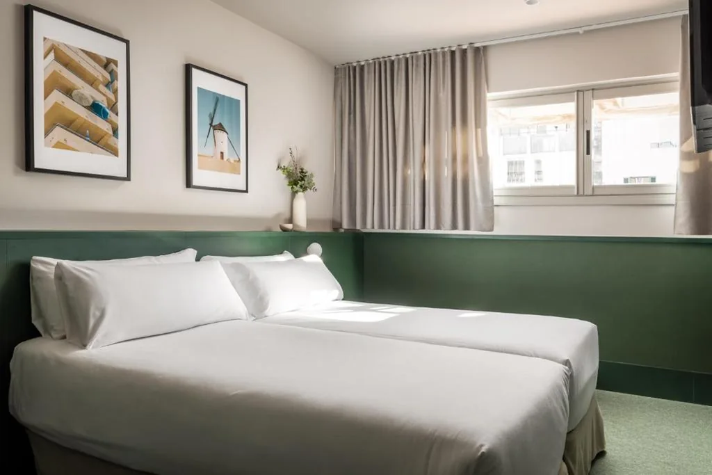 Doppelzimmer – 2 Betten — BYPILLOW Mothern