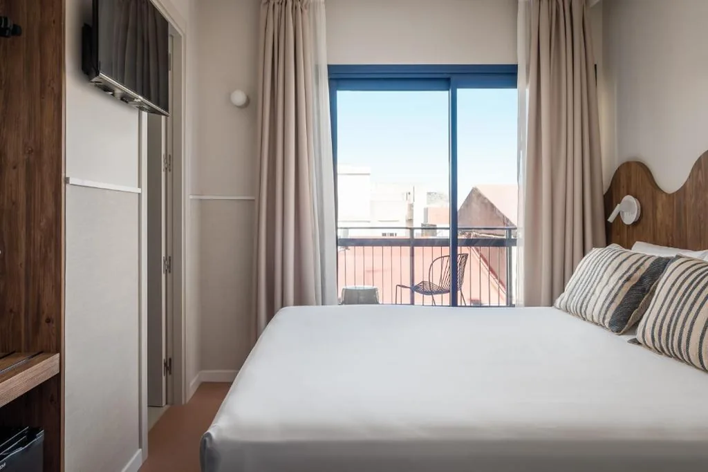Camera matrimoniale con balcone — BYPILLOW Paseo