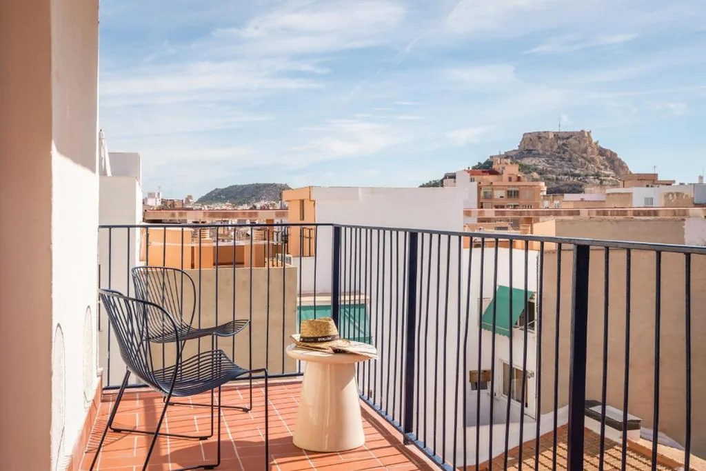 Camera familiare con terrazza — BYPILLOW Paseo