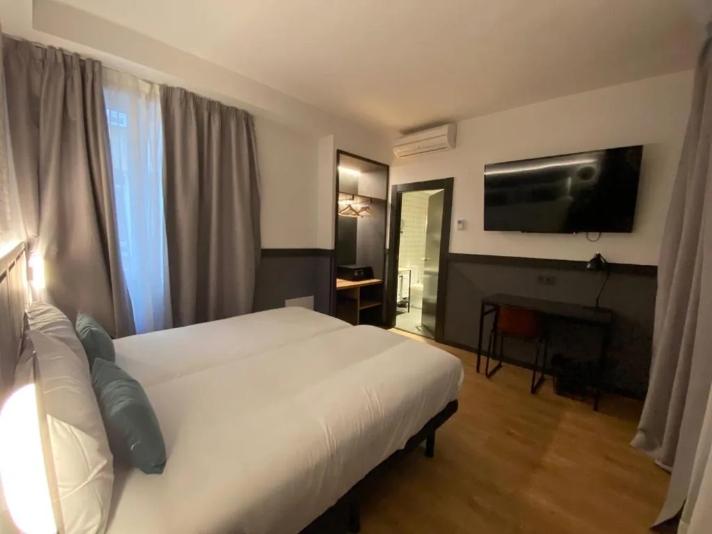 Quarto Duplo com 2 camas — BYPILLOW San Mamés