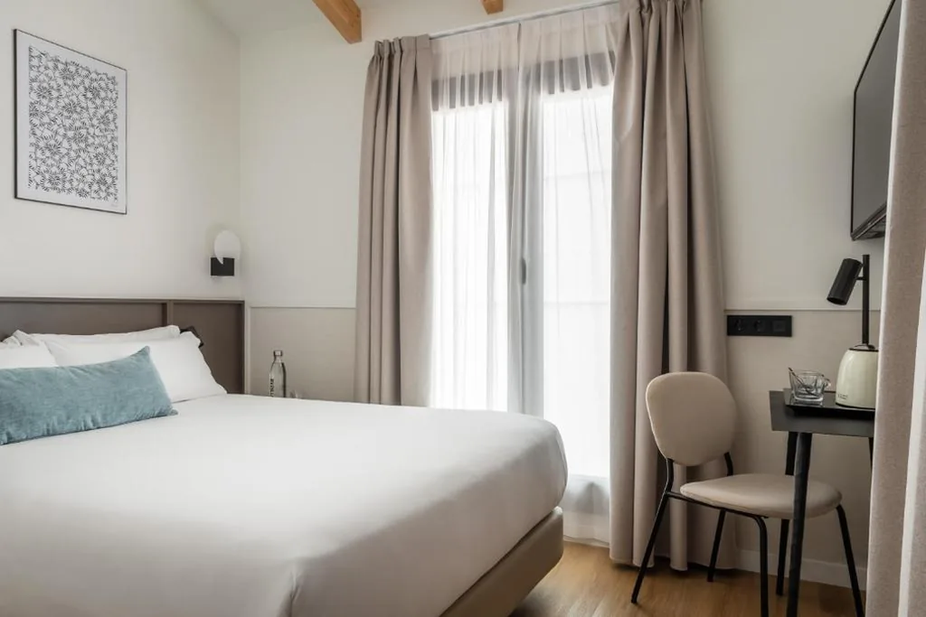 Tweepersoonskamer met terras — BYPILLOW Sinfonía