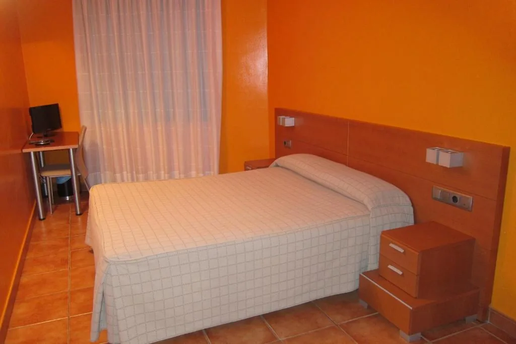 Tweepersoonskamer - 1 of 2 bedden — Ca l'Àngel