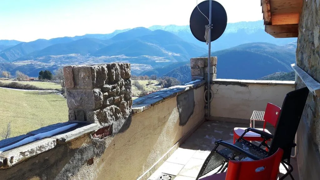 Comfort Double Room with Balcony — Ca l ' Isidró