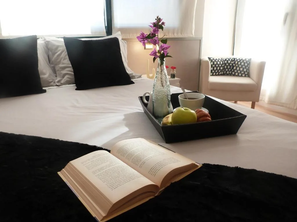 Estúdio com cama grande e sofá-cama — Ca la Carmeta