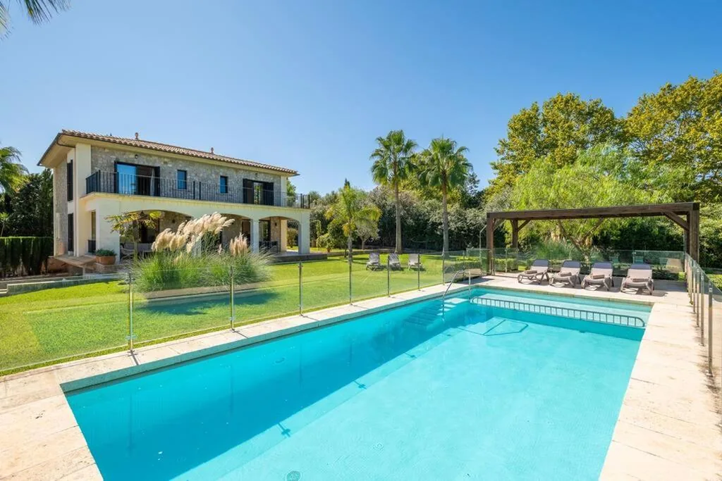 Villa mit privatem Pool — Ca Na Llorença